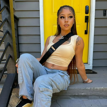 Selena Davis isn’t just a content creator, she’s also someone who really loves what she does. 